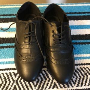 Wingtip Oxford Style Shoes